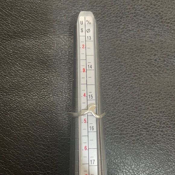 Sterling .925 OCEAN WAVE RING Sterling Silver Fine Jewelry Size 4.5 - Picture 3 of 4